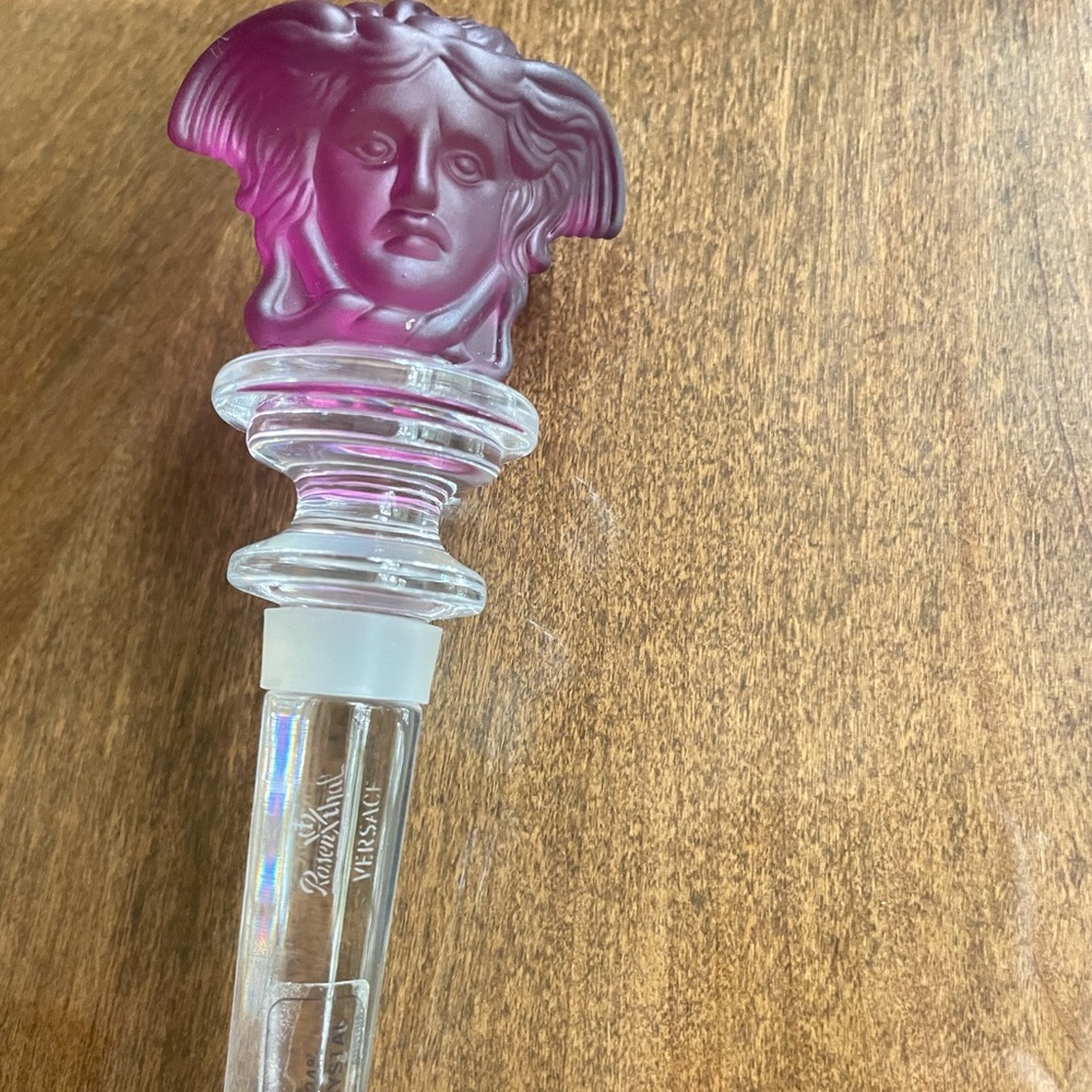 Vintage Collectors Versace Rosenthal Medusa Head
Crystal Bottle Stopper. Ameth. - Picture 6 of 9